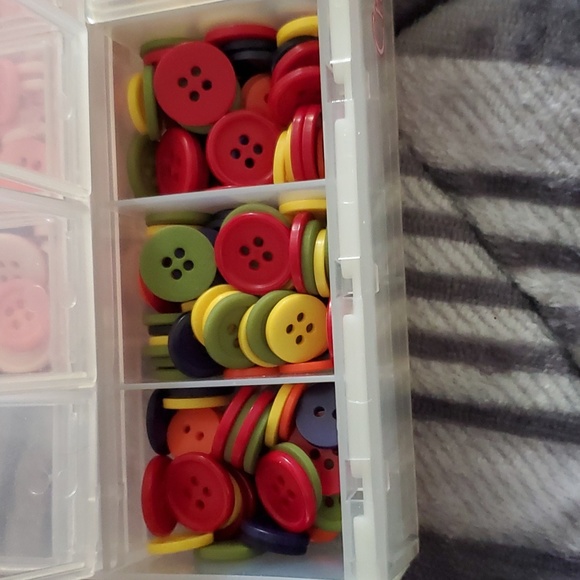 Buttons Assorted Colors - Picture 2 of 5